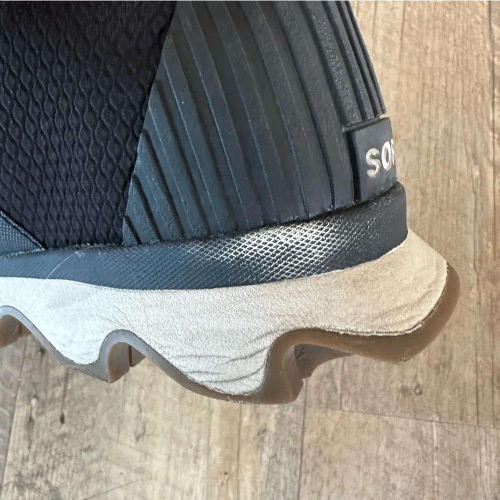 Sorel Kinetic Sneaker Black Velcro Straps